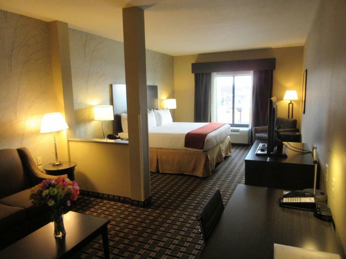 Holiday Inn Express & Suites Butler By Ihg Экстерьер фото